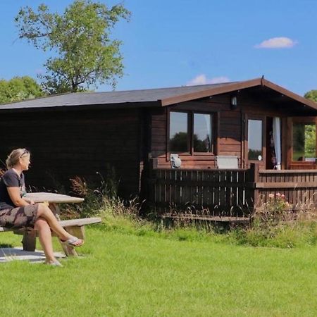 Country Bumpkin - Romantic Couples Stay In Oakhill Cabin Exterior photo